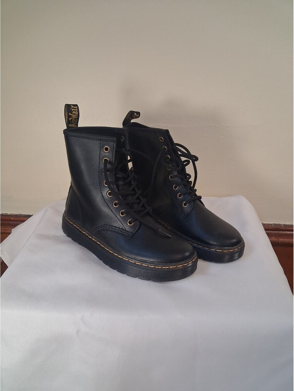 Dr. Martin Boots Combat Boots, Size 6 Doc Martin Platform Airwaits Unworn